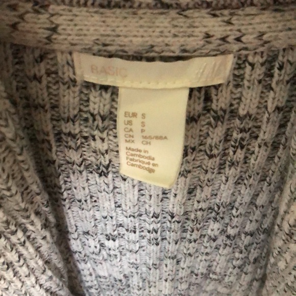 H&M grey cardigan, very warm and in great condition - Picture 4 of 4